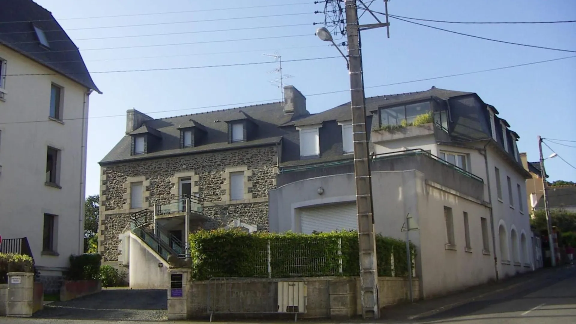 Comfortable Semi-Detached House With Terrace Saint-Quay-Portrieux